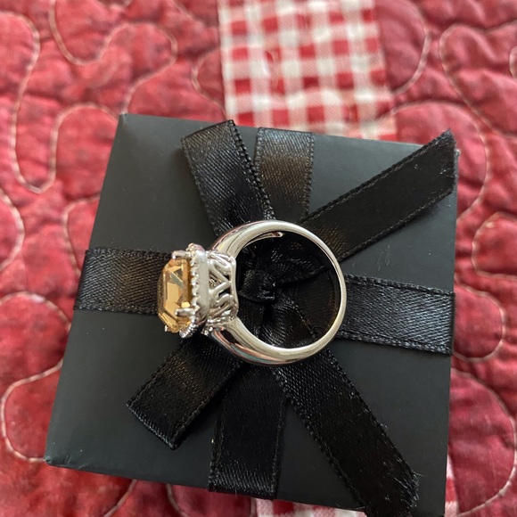 Woman’s ring - Picture 3 of 5